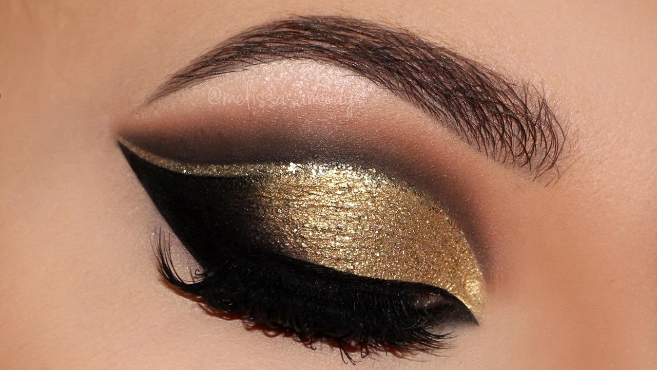 Bright and delicate makeup