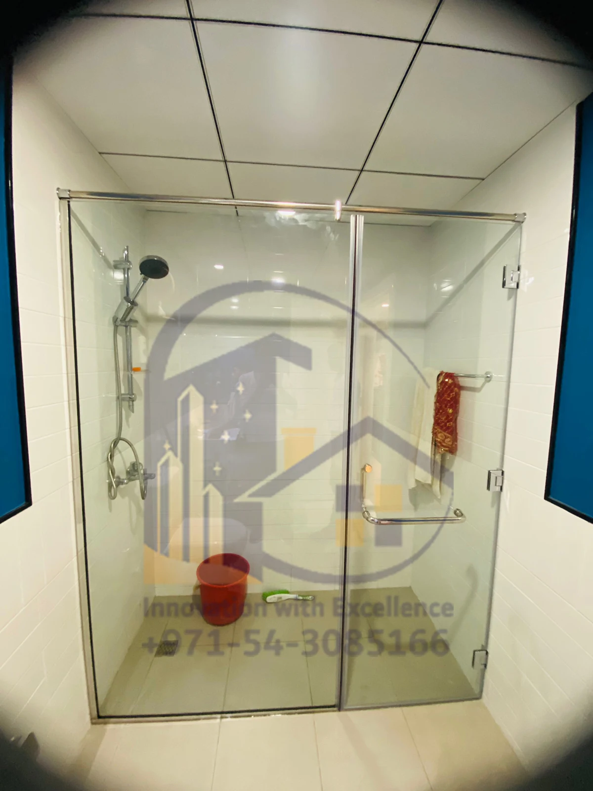 Cubical shower glass partition