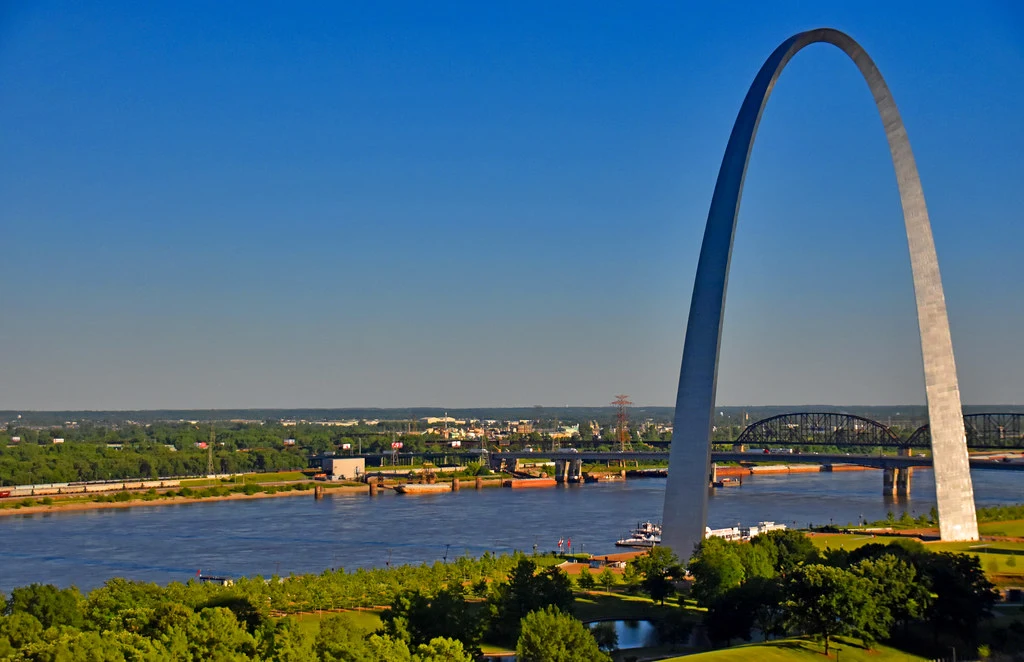 Gateway Arch against a clear blue sky