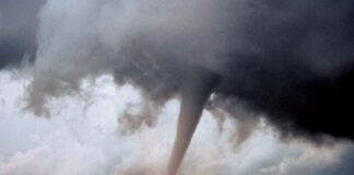 Differences between a Cyclone and a Tornado Tornado vs Cyclone