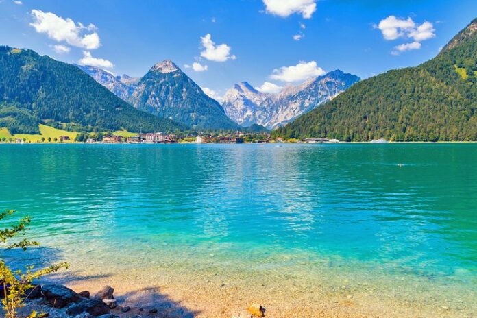 Best Lakes to Visit in Pakistan
