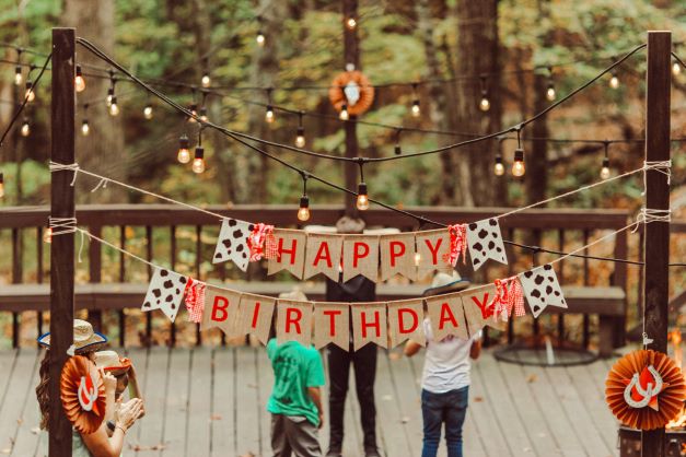 how to throw a birthday party at home
