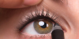 Apply mascara with style Apply mascara with style.