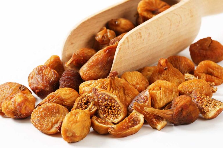 fig – Figs are a very useful fruit to cure anemia.