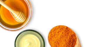 A mixture of turmeric and honey Turmeric and honey mixture