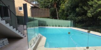 Frameless glass railing