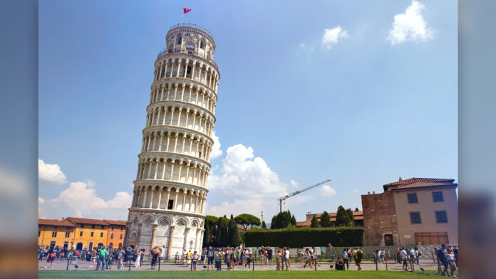 the leaning tower of pisa
