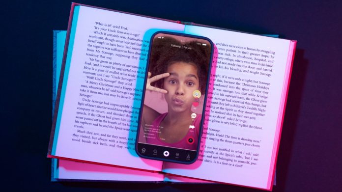 The TikTok Generation’s Reading Habits: Declining or Evolving?